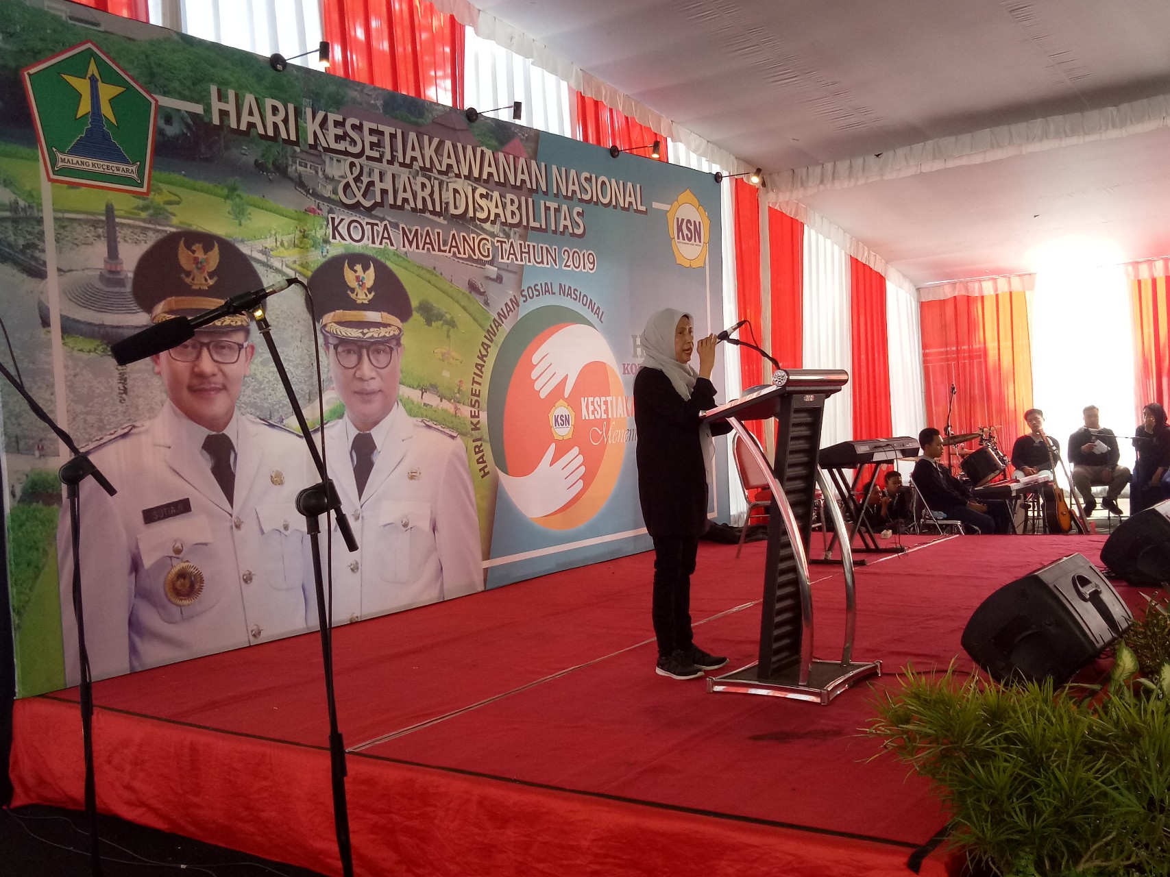 Memperingati HKSN Dinsos Membagikan 20 Kursi Roda dan 200 Paket Sembako 26 IMG 20191211 111245