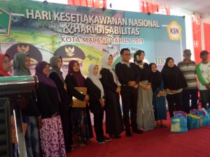Memperingati HKSN Dinsos Membagikan 20 Kursi Roda dan 200 Paket Sembako 27 IMG 20191211 114357