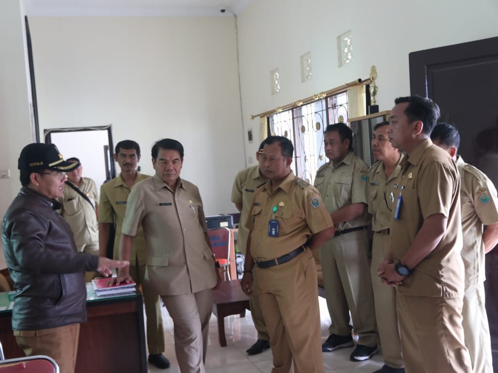 Walikota Sutiaji Ngantor di Kelurahan Cemorokandang 26 Fotor 157898092551481