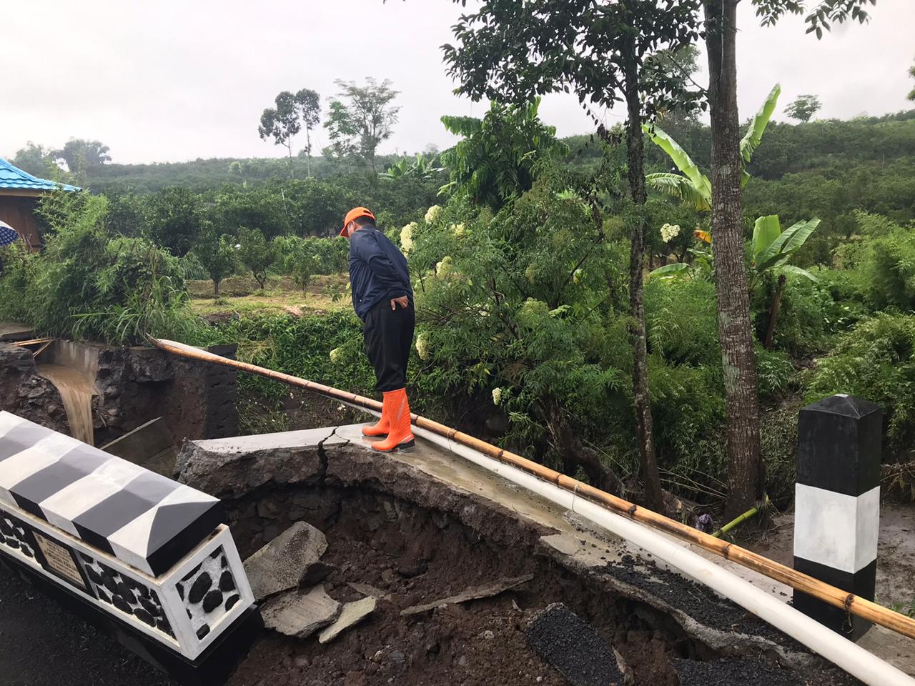 Banjir Lumpur Jembatan di Kecamatan Dau Ambruk 26 IMG 20200130 WA0261