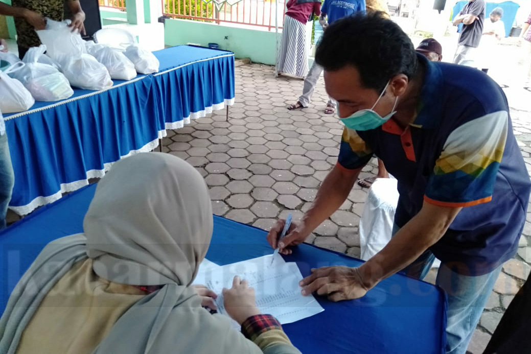 Pemuda Arenda Bagikan Sembako kepada Janda 26 IMG 20200531 145148