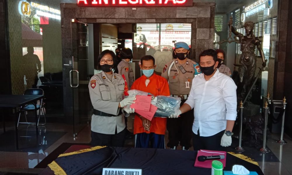 Tersangka saat dihadirkan dalam press rilis