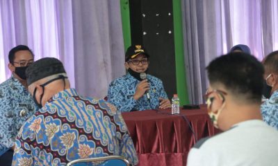 Wali Kota Malang Sutiaji dalam pertemuan di Kelurahan Mergosono untuk penanganan cepat Covid-19