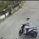 Pelaku begal pantat saat terekam CCTV