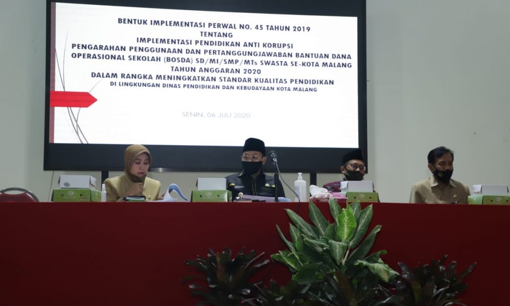 Wali Kota Malang Drs H Sutiaji saat memberikan pengarahan penggunaan dana BOSDA
