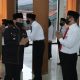 Wali Kota Malang Drs H Sutiaji saat mengukuhkan 62 Kepala Sekolah di aula Pertamina SMK Negeri 2, Senin (6/7/2020)