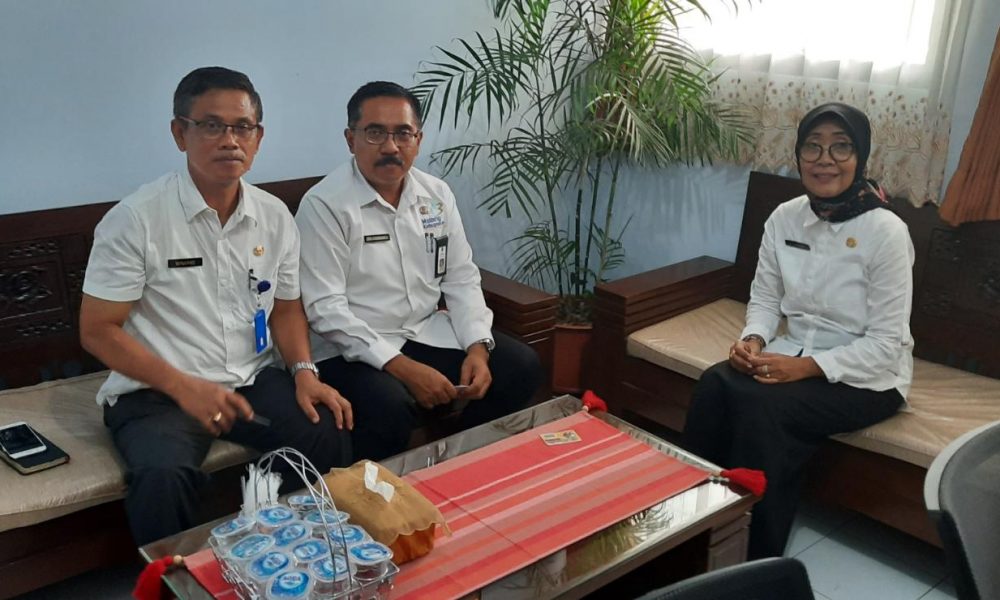 Camat Singosari (tengah), Hary Krisparyitno. (Foto: Humas Pemkab Malang)