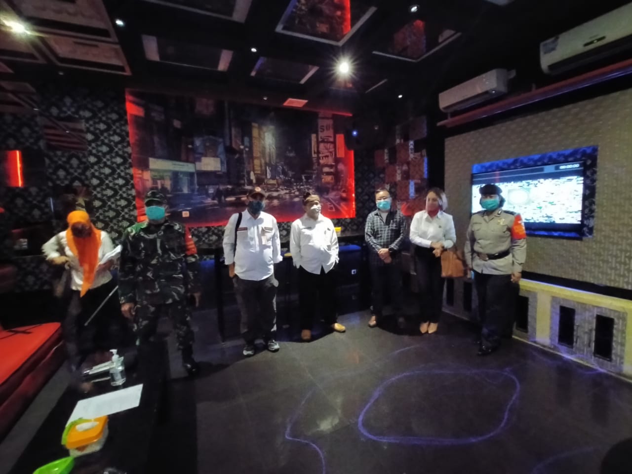 Pemkot Malang Belum Izinkan Pembukaan Tempat Hiburan dan Karaoke 26 ilustrasi pengecekan usaha karaoke di Kota Malang