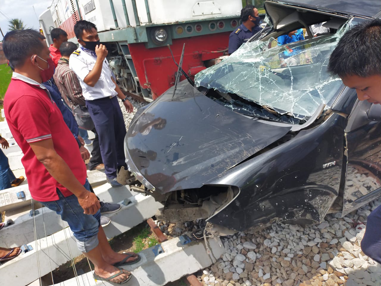Xenia Ringsek Ditabrak Penataran, Satu Penumpang Tewas 29 IMG 20200910 WA0041