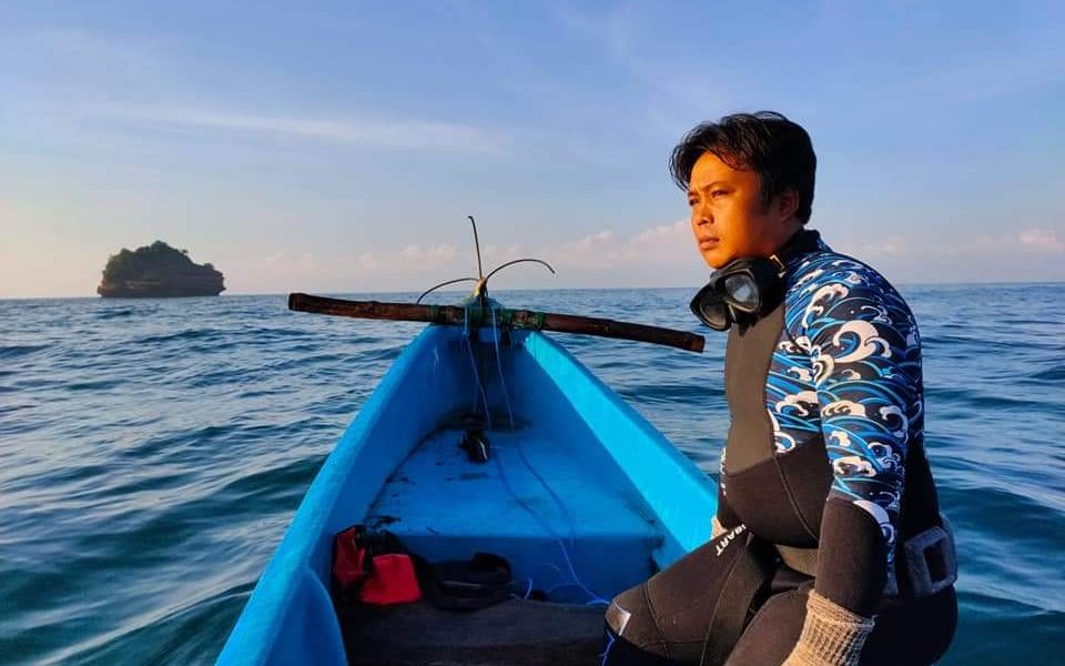 Nelayan Kondang Merak Jadi Aktivis Laut