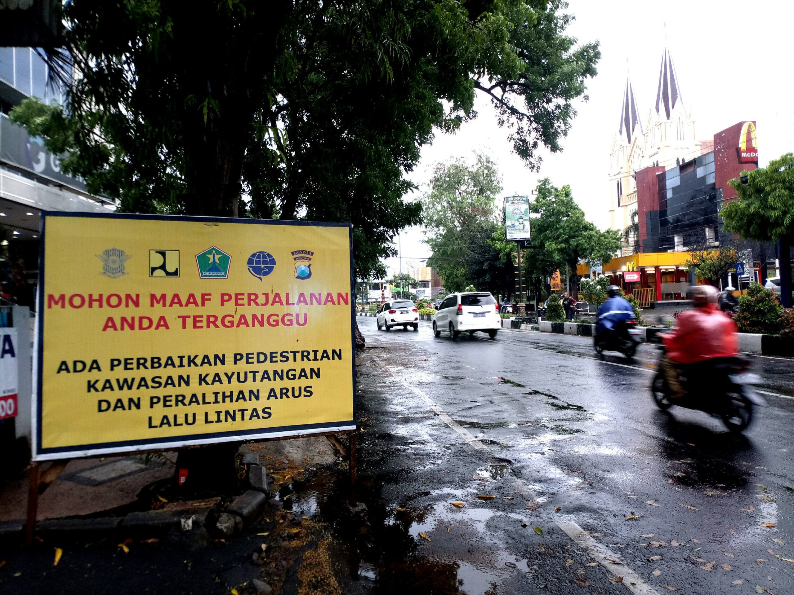 Kayutangan Belum Ditutup, Banner Imbauan Terpasang 26 IMG 20201031 163403 scaled