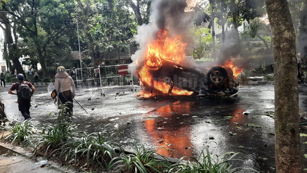 Buntut Demo Ricuh di Kota Malang, 80 Orang Diamankan 31 Mobil Satpol PP Terbakar FIX