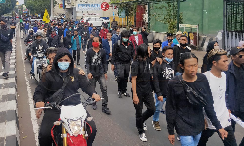 Pendemo Tinggalkan Bundaran Tugu
