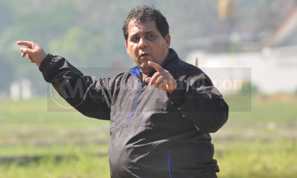 Pelatih Arema Frustasi Kalau Liga Ditunda Lagi