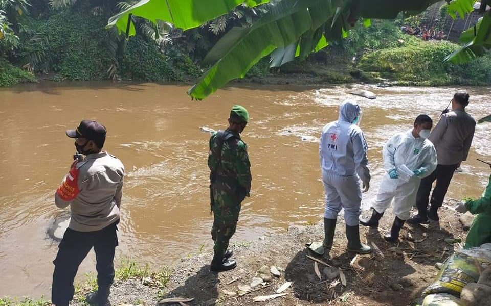 Hanyut di Brantas, Terpeleset Saat Memancing