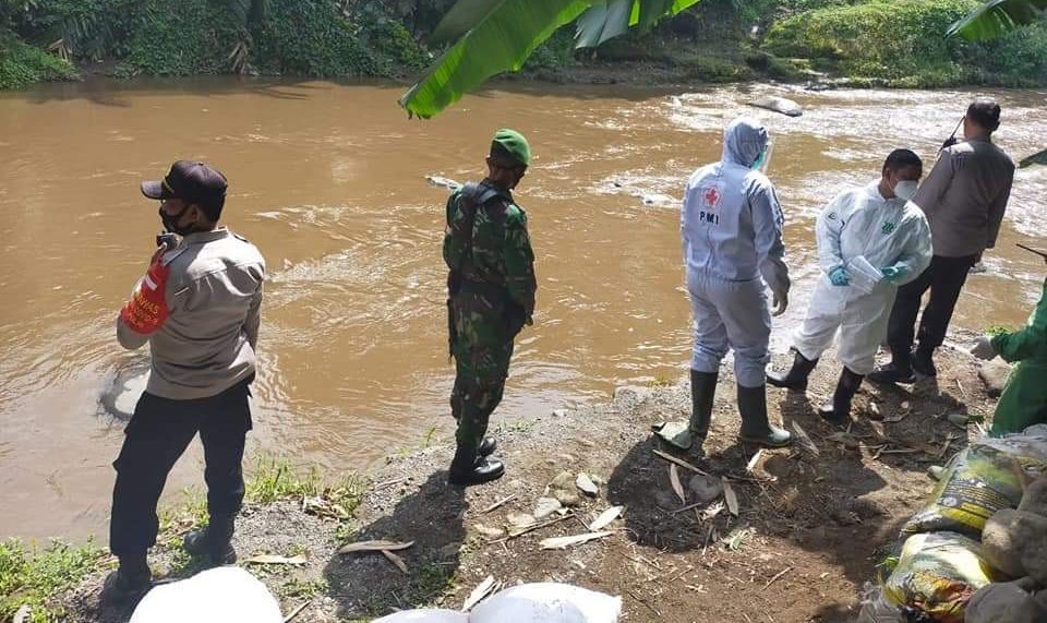 Hanyut di Brantas, Terpeleset Saat Memancing