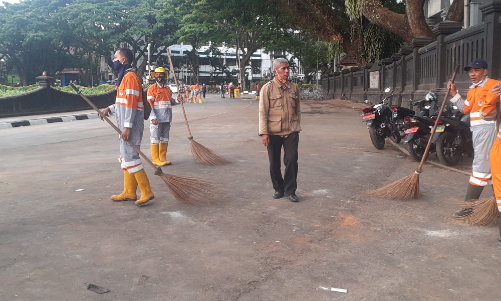 tik balai kota dibersihkan