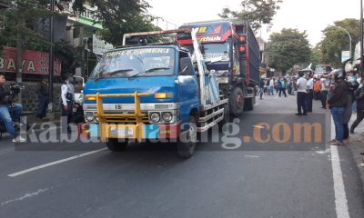 Laka beruntun di Jalan Trunojoyo, Kota Batu, truk Fuso tabrak 8 mobil (Foto : Kabarmalang.com)
