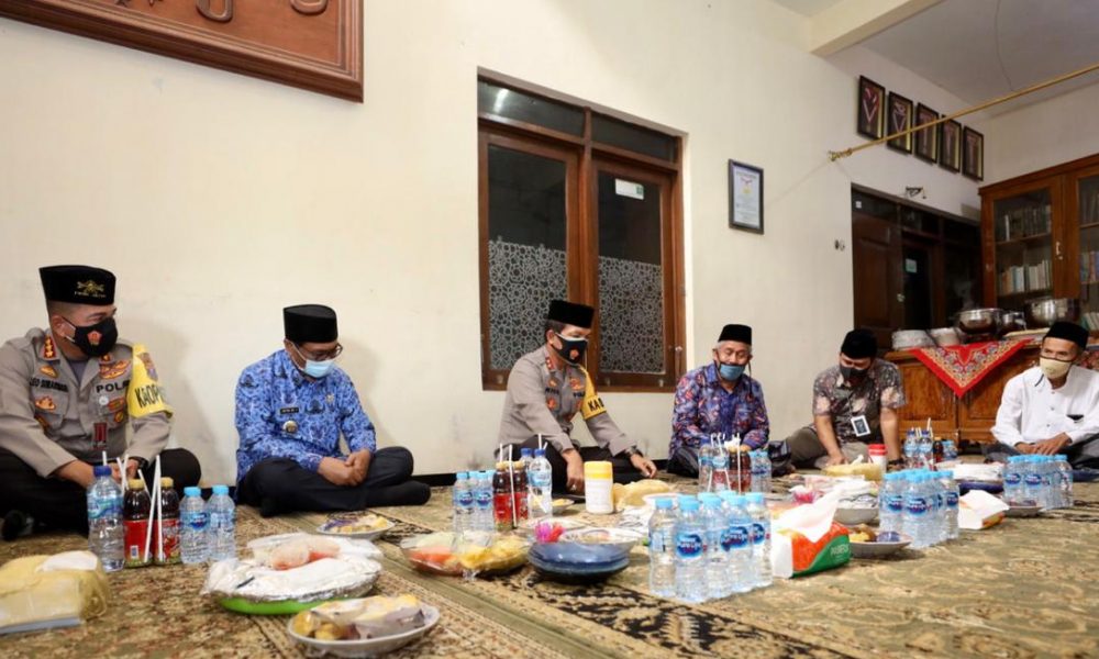 Kapolda Jatim Silaturahmi Ketua PWNU