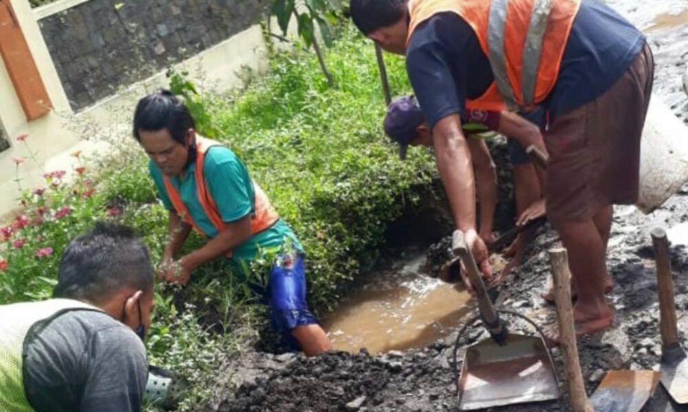 Pengaduan Pipa Bocor Selat Karimata Tertangani PDAM