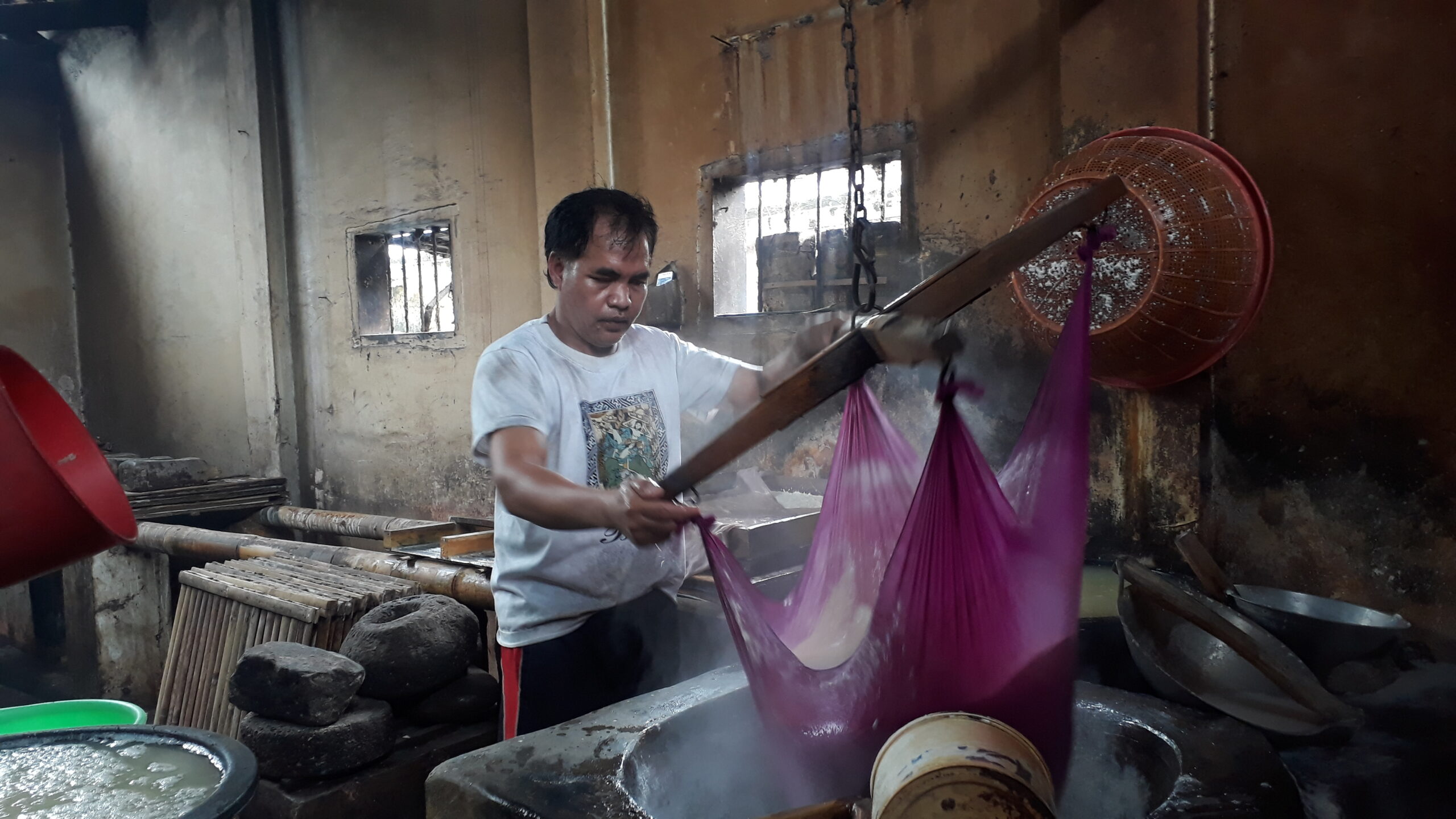 Harga Kedelai Mahal, Home Industri Kecilkan Ukuran Tahu 26 20210105 113113 scaled