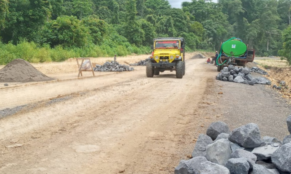 Jalur Lintas Selatan Tahap 2 Masih Tanah, Bupati : Akhir Tahun Rampung