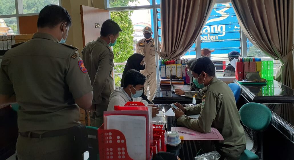 Pasangan Mesum Malam Tahun Baru Penuhi Panggilan Satpol PP 26 Pasangan Mesum Malam Tahun Baru Penuhi Panggilan Satpol PP