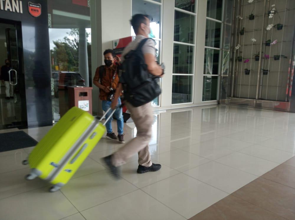 KPK Cari Berkas Anggaran Jaringan Block Office di Diskominfo 26 IMG 20210108 WA0007