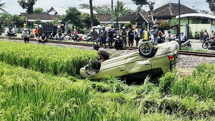 KA Penataran Menabrak Mobil di Perlintasan Sumberpucung, Satu Tewas