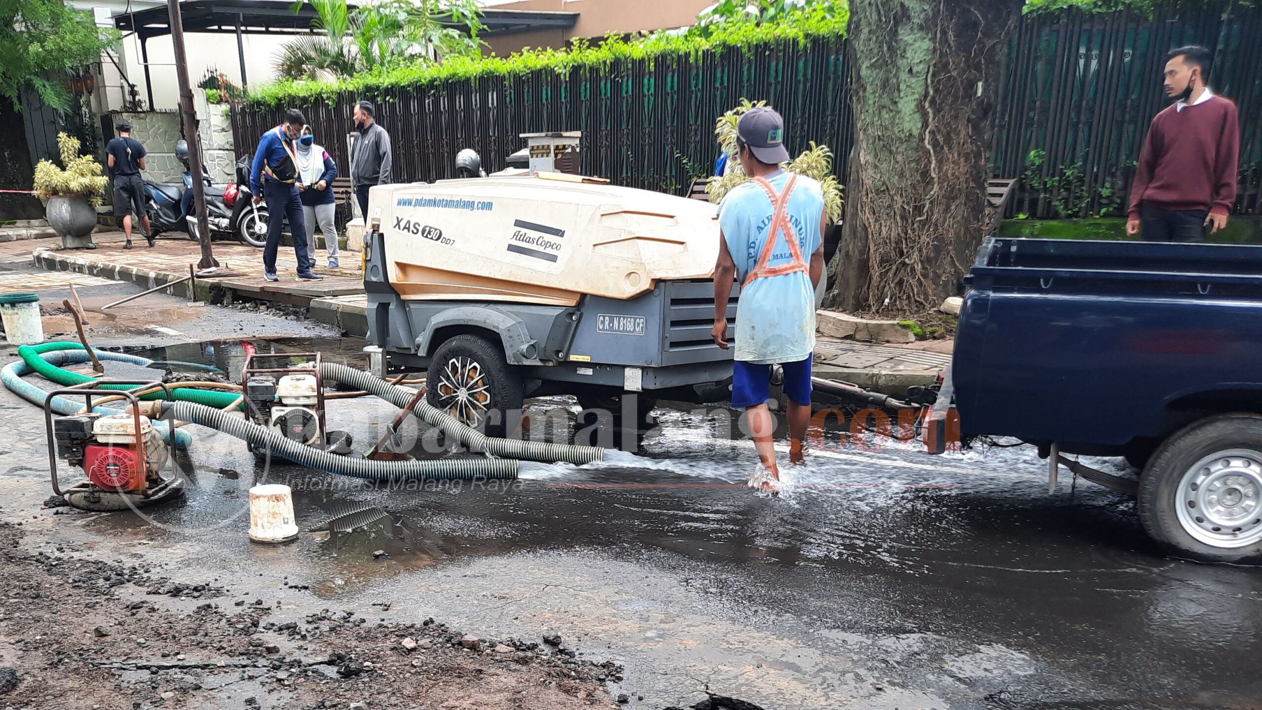 Pipa PDAM Bocor Di Jalan Ijen, Celaket dan Langsep Terdampak 26 PIPA PDAM scaled