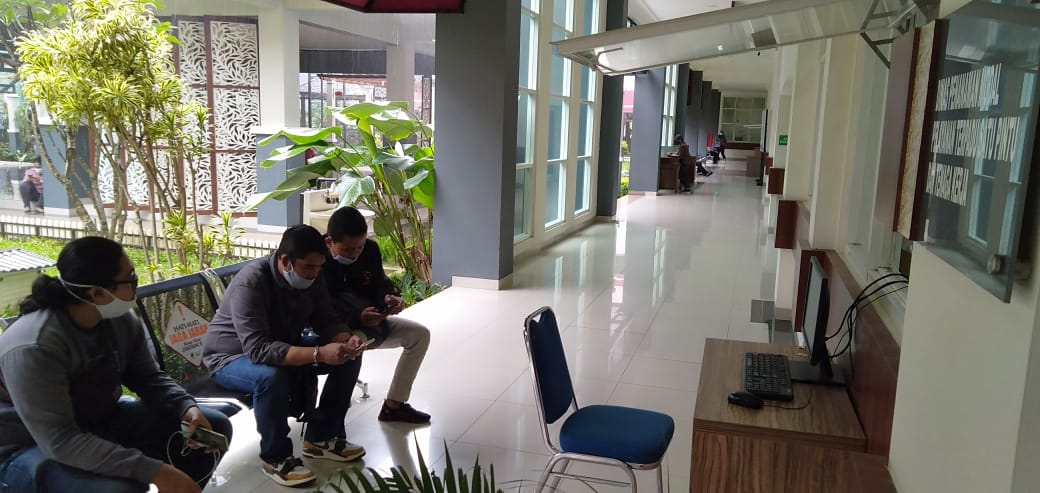 Kepala DPMPTSPTK Ngacir Saat Ditanyai Soal Penggeledahan KPK 26 bf52e874 6772 49b2 99d3 0a02ae0a6d32