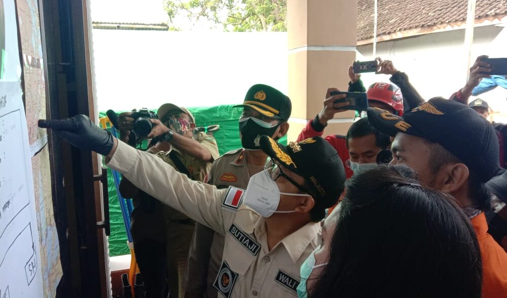 Warga Bunulrejo Terseret Longsor, Basarnas Turun Tangan