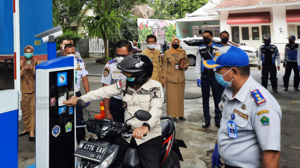 Resmi, Kota Malang Kini Miliki E-Parking 27 sutiaji jajal eparking