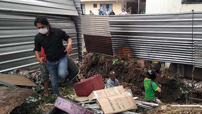 Banjir Menerjang Plengsengan di Batu, Tembok Rumah Warga Ambrol