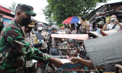 Pasar Tawangmangu Dapat Masker Gratis Satgas Covid-19 Kota Malang