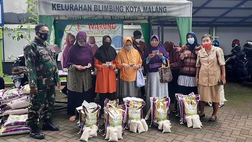 106 Warga Pra Sejahtera Blimbing Terima Rasda BPNTD Kota Malang