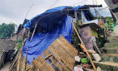 Akibat Hujan Deras, Dapur Rumah Warga Mergosono Malang Ambrol