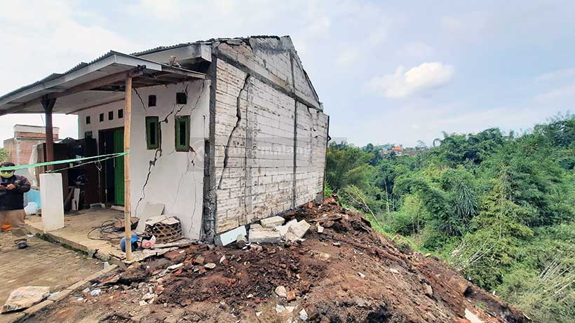 Hujan Lebat Angin Kencang Rusak Tiga Rumah Di Bumiayu Kota Malang
