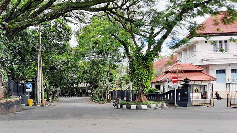Vaksinasi Lansia Malang Kota Pakai Drive Thru Di Sekitar Bundaran Tugu