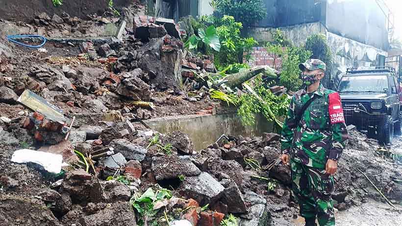 Tembok Pembatas Kampung Tirtagangga Samaan Kota Malang, Ambrol
