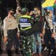 Gabungan Polisi Dan TNI Razia Prokes Di Warkop Kedungkandang