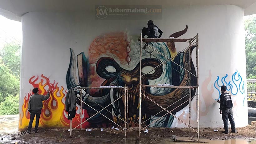 Grafiti Jembatan Kedungkandang Malang Jadi Bahan Meme Internet