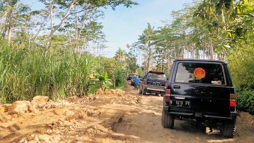 Akses Menuju Pantai Selatan Malang Rusak, Wisatawan Bonus 'Off Road'