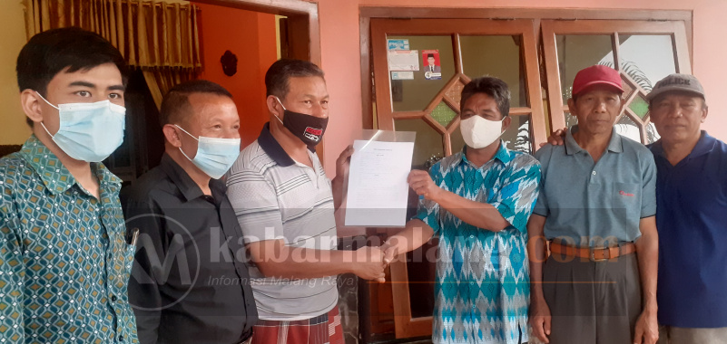 Lembaga Bantuan Hukum (LBH) Malang yang menangani perkara perseteruan warga di Desa Ngenep Karangploso, Kabupaten Malang berakhir damai melalui mediasi
