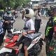 Aparat Kota Malang Sweeping Di Depan Kantor-Kantor Kelurahan