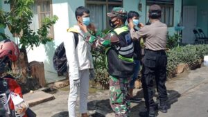 Razia PPKM Mikro Sasar Warga Yang Bandel Dan Langgar Prokes 27 c1379923 d35b 4e52 9195 bdfbedeb4ef5