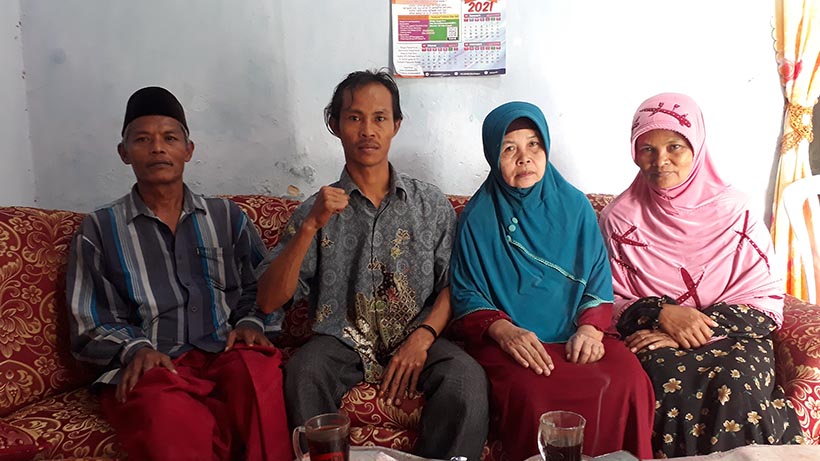 Sumantri, Warga Malang Nekat Bersepeda Ke Jakarta Demi Baim Wong