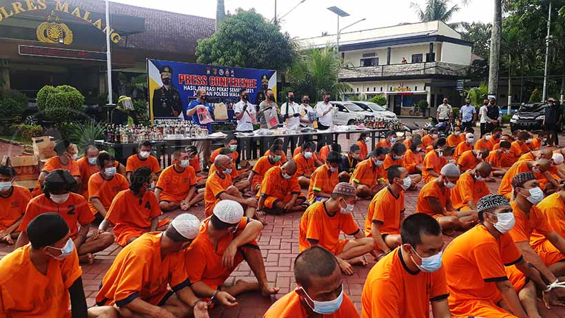 Operasi Pekat Polres Malang Ungkap 1896 Kasus, Bekuk 1998 Tersangka