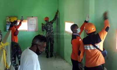 TNI Dan Relawan Mulai Renovasi Rumah Akibat Gempa Di Malang