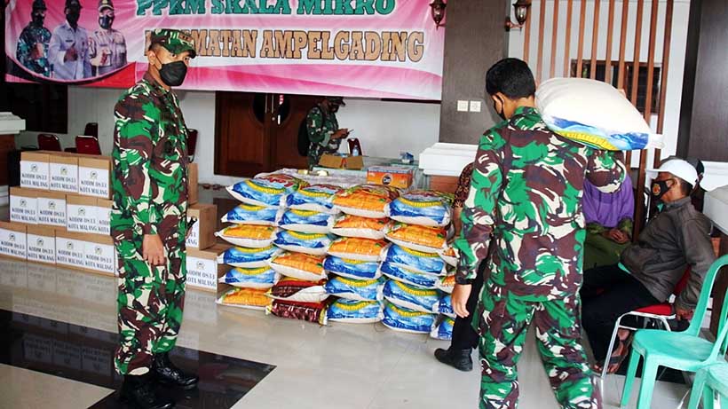 Dandim 0833 Kota Malang Salurkan Bansos Untuk Korban Gempa